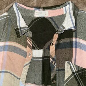 Maurice’s Relaxed Fit Size Medium Flannel Shirt

Worn once, excellent condition.